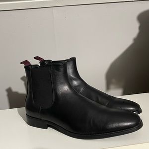 Call it Spring Men’s Chelsea Boots in Black Size 8.
